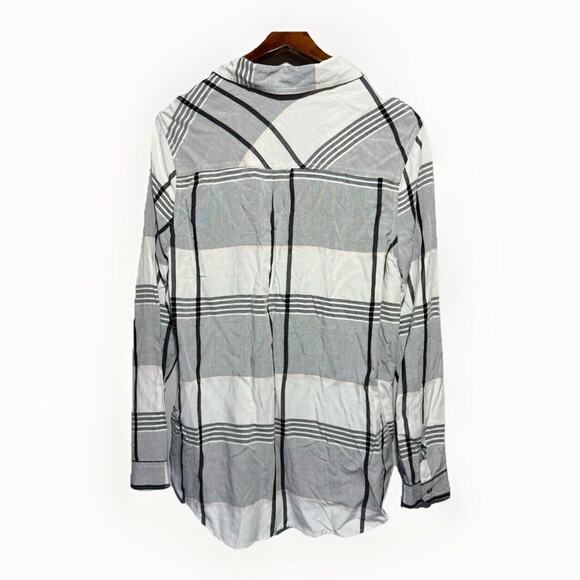 Universal Thread Button Up Shirt Women’s Size M Black & Cream Hint of Pink Plaid - Picture 3 of 10